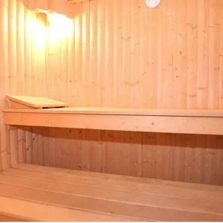 Chalet Large Chalet, Sleeps 12, 200m2, 5 Bedroom, 4 Bathroom, Garden, Jacuzzi, Sauna *