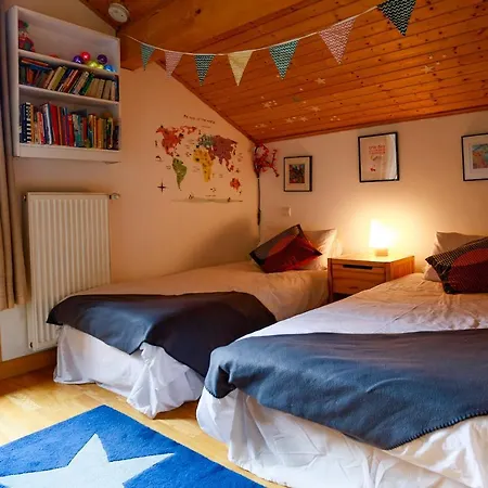 Chalet Large Chalet, Sleeps 12, 200m2, 5 Bedroom, 4 Bathroom, Garden, Jacuzzi, Sauna *