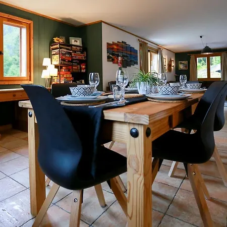 Chalet Large Chalet, Sleeps 12, 200m2, 5 Bedroom, 4 Bathroom, Garden, Jacuzzi, Sauna Chamonix Mont Blanc