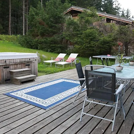 Chalet Large Chalet, Sleeps 12, 200m2, 5 Bedroom, 4 Bathroom, Garden, Jacuzzi, Sauna