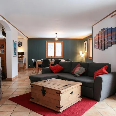 Chalet Large Chalet, Sleeps 12, 200m2, 5 Bedroom, 4 Bathroom, Garden, Jacuzzi, Sauna Chamonix Mont Blanc