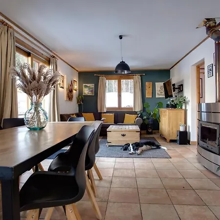 Large Chalet, Sleeps 12, 200m2, 5 Bedroom, 4 Bathroom, Garden, Jacuzzi, Sauna Chamonix