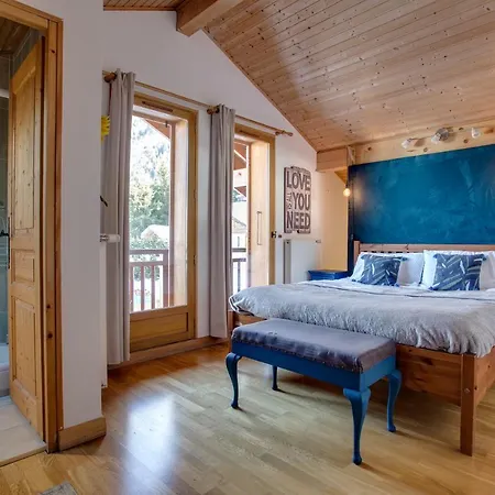 Large Chalet, Sleeps 12, 200m2, 5 Bedroom, 4 Bathroom, Garden, Jacuzzi, Sauna Chalet *